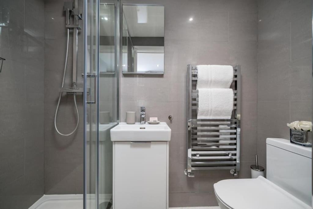 Luxury 6 Bedroom House In Star Street Hébergement de vacances