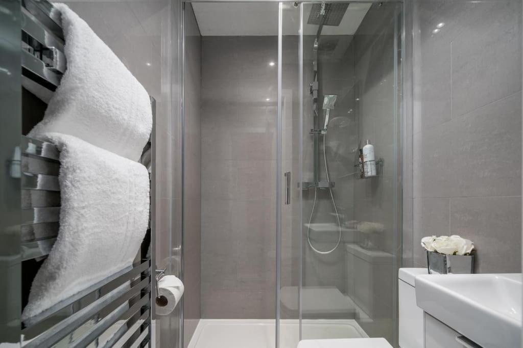 Luxury 6 Bedroom House In Star Street Сasa de vacaciones *